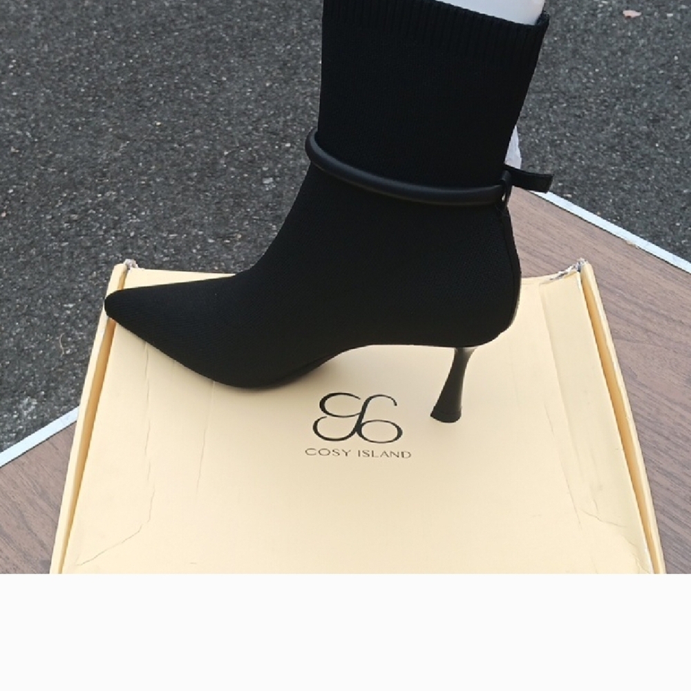 Chic Black Women's Heeled Sock Boots - Picture 2 of 3